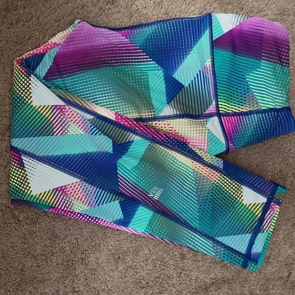 VS  Capri Leggings - Picture 3 of 4